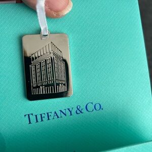 Tiffanys Landmark ornament with bag